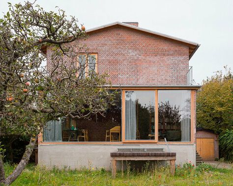 norm architects' heatherhill beach house reinvents danish summerhouses Villa Palladio, California Architecture, Danish Architecture, Renovation Architecture, Mix Use Building, Container Architecture, Brick Architecture, Mid Century Architecture, Norm Architects