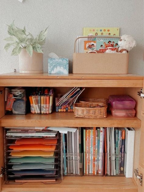 Dresser Homeschool Storage, Montessori Art Supply Storage, Art Cabinet Organization Storage Ideas, Homeschool Materials Organization, Kids Art Organization Storage, Minimalist School Room, Homeschool Storage Cabinet, Arts And Craft Storage Ideas, Homeschool Cabinet Organization