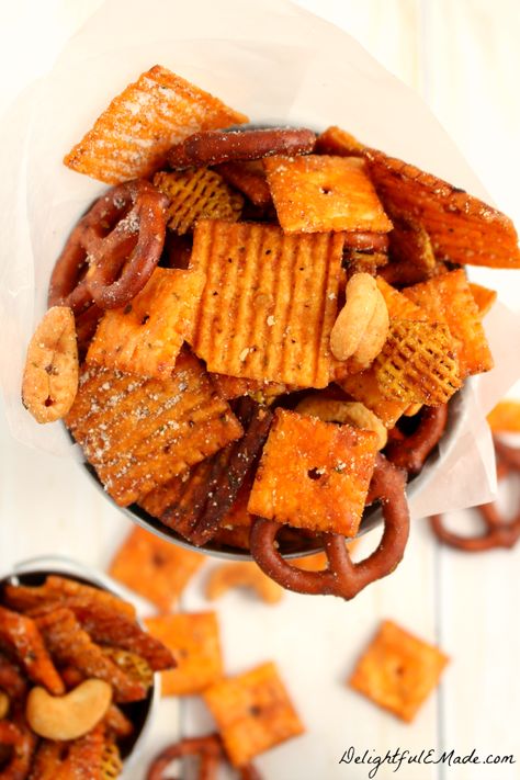 Peanut Chex Mix Recipes, Snacks As Gifts, Recipes With Cheez Its, Seasoned Cheez Its, Easy Salty Snack Recipes, Salty Snack Mixes, Ranch Crockpot, Crockpot Snacks, Ranch Chex