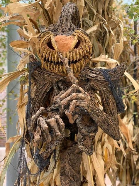 Scary Halloween Decorations Outdoor, Scary Halloween Decorations Diy, Halloween Lawn, Halloween Outside, Halloween Props Diy, Halloween Scarecrow, Creepy Halloween Decorations, Halloween Yard Decorations, Scary Halloween Decorations