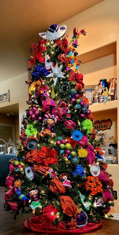 Mexican Themed Christmas Tree, Mexican Theme Christmas Tree, Mexican Christmas Tree, Christmas Tree Poinsettia, Mexican Christmas Decorations, Mexico Christmas, Christmas Tree Decorating Tips, Christmas Tree Inspo, Christmas Tree Template