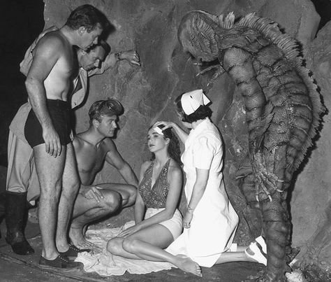 “Creature from the black lagoon,” Behind the scenes. 1950s Horror, Julie Adams, Universal Studios Monsters, Set Life, Creature From The Black Lagoon, The Black Lagoon, Science Fiction Movies, Famous Monsters, Fiction Movies