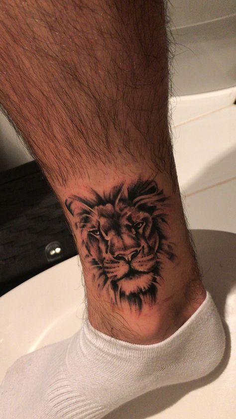 Lion Ankle Tattoo, Small Lion Tattoo Men, Leones Tattoo, Tattoo Ideas Lion, Foot Tattoos For Men, Lion Leg Tattoo, Ankle Tattoo Men, Small Lion Tattoo, Leo Tattoo Designs