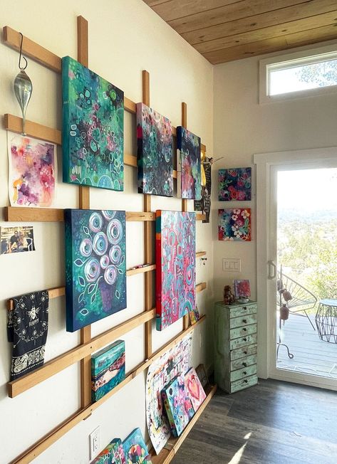 My favorite kind of art easel! Home Art Studios, Rangement Art, Art Studio Storage, معرض فني, Art Shed, Art Studio Space, Art Studio Organization, Art Studio Room, Photo Deco