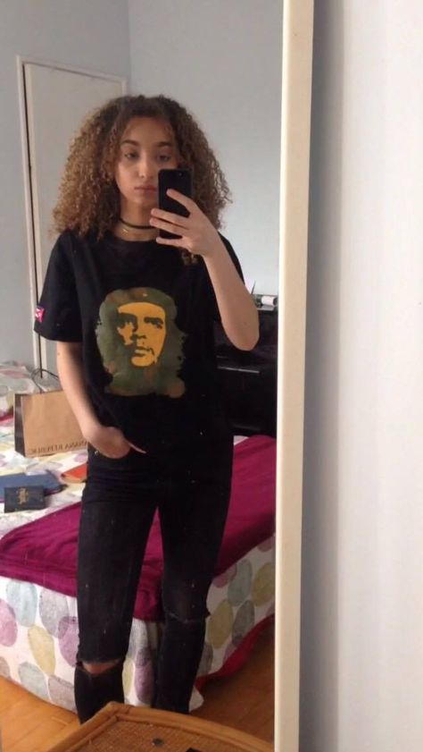 che guevara t shirt  black jeans  #ootd #che #blackclothes Che Guevara T Shirt, German Shepherd, Black Shirt, Che Guevara, Black Jeans, Ootd, T Shirts For Women, Women's Top, T Shirt