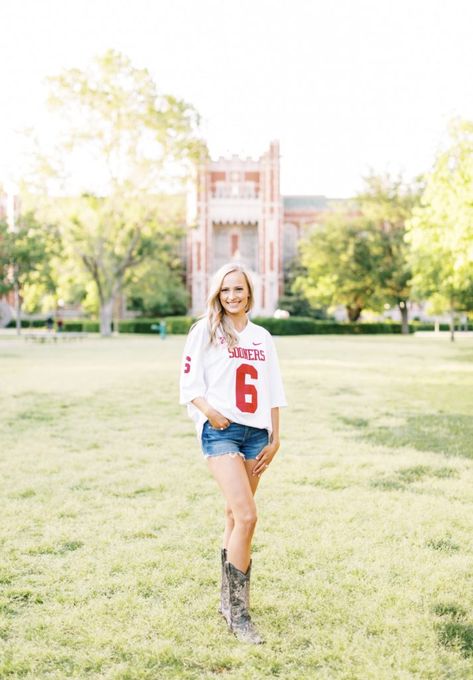 College Gameday Outfits Football, Jersey Outfits, College Gameday Outfits, College Pictures, Gameday Outfits, College Senior Pictures, Ou Football, Norman Oklahoma, School Senior Pictures