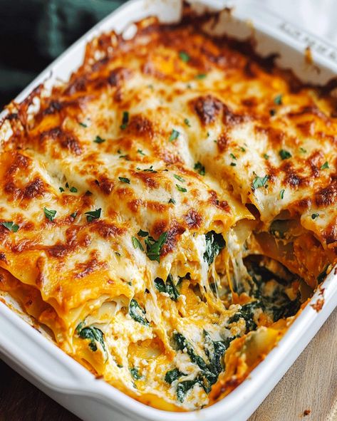 Make a delicious Creamy Butternut Squash & Spinach Lasagna with this easy recipe. Perfect for a cozy dinner with family or guests! Butternut Squash And Spinach Lasagna, Squash Lasagna Recipe, Butternut Squash Lasagna Recipe, Butternut Squash And Spinach, Butternut Squash Spinach, Squash Lasagna, Butternut Squash Lasagna, Dinner With Family, Creamy Butternut Squash