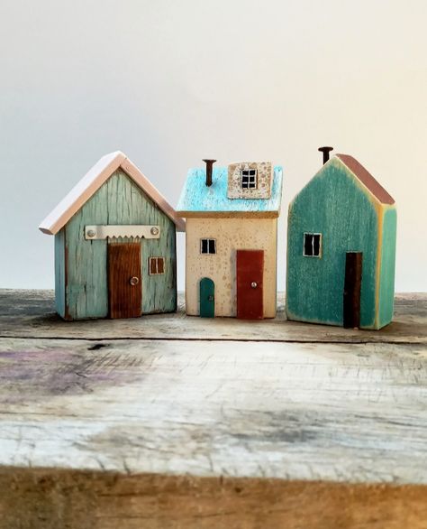 #driftwood#diy#cottage#dream#woodcraft#handmade Diy Wooden Houses, Wooden House Decoration, Cottage Woods, Arte Doodle, Driftwood Art Diy, Wood Houses, Wood Block Crafts, Beginner Pottery, Glitter Houses