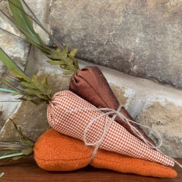 DIY HOW TO MAKE FABRIC CANDY CORN - Love to Sew Studio Fabric Candy Corn, Primitive Carrots, Sew Studio, Fabric Carrots, Fabric Candy, Carrot Colour, Primitive Fabric, Easter Fabric, Farmhouse Primitive