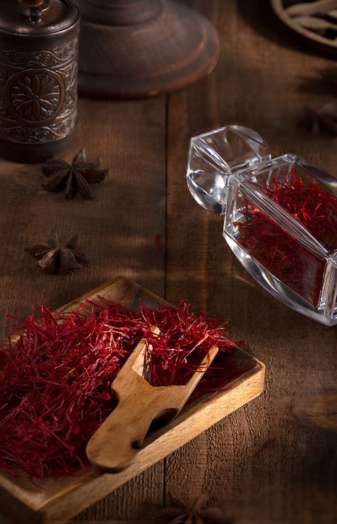 Saffron Product Photography, Attar Photography, Saffron Aesthetic, Saffron Photography, Saffron Health Benefits, Growing Saffron, Saffron Benefits, Saffron Recipes, Saffron Spice