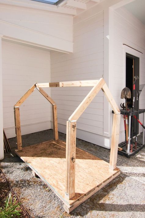 I wanted to create a outdoor playhouse for my grand kids. I came up with using a pallet and cedar planks. Creating the base for the playhouse    I started with a pallet and that was the base for the playhouse. I needed plywood to nail on top of the pallet to create for the floor. There is lots of building going on so I asked the construction site next door if they had some plywood. They were very nice and gave me some. I measured and cut the plywood with my circulating saw and nail it… Simple Wood Playhouse, Diy Wooden Fort Playhouse Plans, Simple Diy Playhouse Outdoor, How To Build A Playhouse Out Of Pallets, Wood Pallet Playhouse, Diy Simple Playhouse, Diy Play Platform, Pallet Playhouse Diy How To Build, Outdoor Playhouse Floor