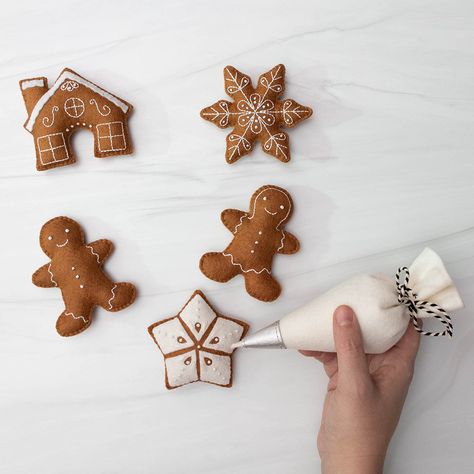 Felt Gingerbread Cookies – Benzie Design Gingerbread House Supplies, Felt Ornaments Diy, Felt Gingerbread, Felt Food Patterns, Felt Cupcakes, Boho Macrame Wall Hanging, Snowflake Cookies, Festive Cookies, Piping Bag