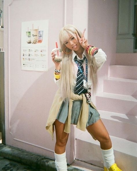 Kogal Fashion, Gyaru Aesthetic, Gyaru Makeup, Kei Visual, School Uniform Fashion, Gyaru Fashion, J Fashion, 영감을 주는 캐릭터, 2000s Fashion