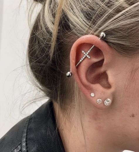 Different Industrial Piercings, Industrial Piercing Design, Industrial Piercing Aesthetic, Cute Industrial Piercing, Industrial Ear Piercing, Industrial Earring, 3 Lobe Piercings, Industrial Piercings, Ear Piercings Industrial