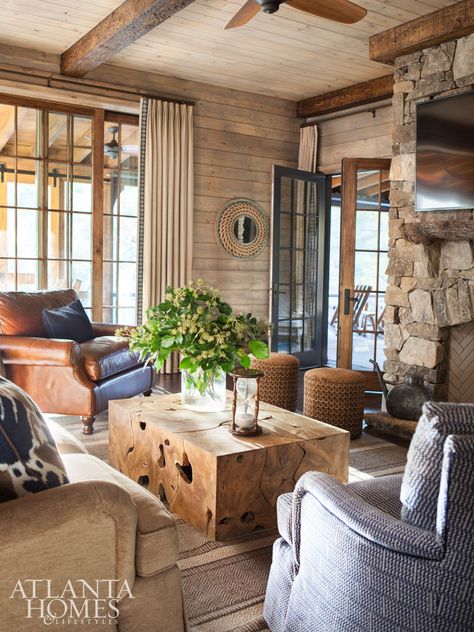 Relaxed Living Room Decor, Relaxing Living Room, Brown Living Room Decor, Cabin Living Room, Cabin Interiors, Cabin Living, Atlanta Homes, Brown Living Room, Rustic Living