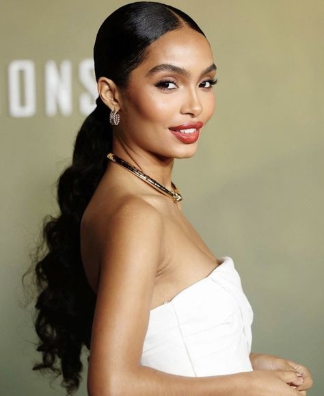 Yara Shahidi, Natural Curls Hairstyles, Hair Ponytail Styles, Low Ponytail, Sleek Ponytail, Hair Crush, Ponytail Styles, Sleek Hairstyles, Black Girls Hairstyles