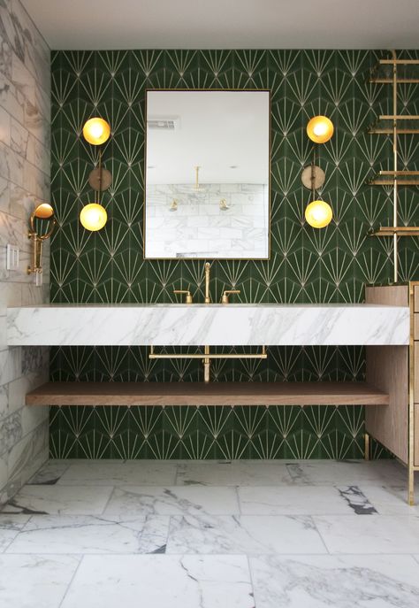 Marrakech Design, Midcentury Modern Bathroom, Art Deco Bathroom, Deco Bathroom, Interior Vintage, Bad Inspiration, Interior Minimalista, Eclectic Modern, Wallpaper Tumblr