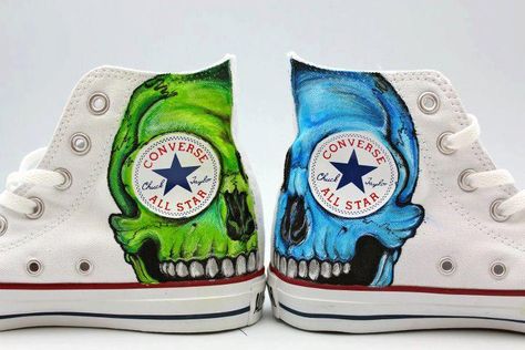 You can't buy these!! Plain Chuck Taylor's custom art done with POSCA pens. Custom Vans High Tops, Revamp Clothes, Posca Markers, Painted Shoes Diy, Chuck Taylor Shoes, Posca Pens, Converse Chucks, Custom Shoes Diy, Custom Nike Shoes