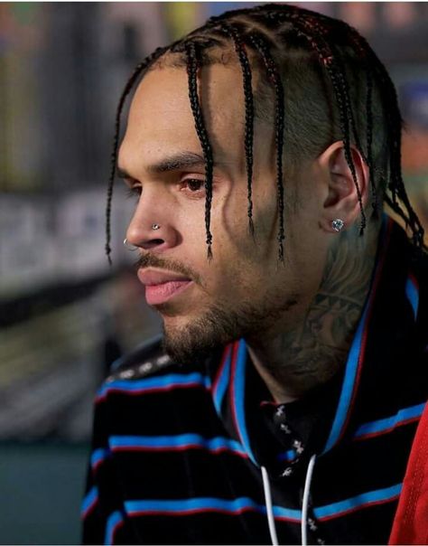 Chris Brown hair Chris Brown Hair, Box Braids Men, Chris Brown Style, Cute Bangs, Wedge Hairstyles, Wedding Hairstyles For Medium Hair, Breezy Chris Brown, Shoulder Hair, Mens Braids Hairstyles