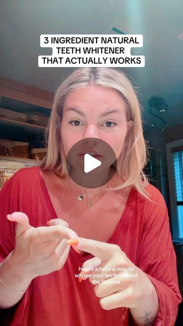 Laura Renaud on Instagram: "TRY THIS TO WHITEN YOUR TEETH NATURALLY! 🙌🏻" How Whiten Your Teeth, Ways To Whiten Teeth At Home, How To Make Your Teeth White, Tooth Whitening Diy, How To Whiten Teeth At Home, How To Get White Teeth, How To Whiten Teeth, Clean Teeth At Home, Home Teeth Whitening Diy