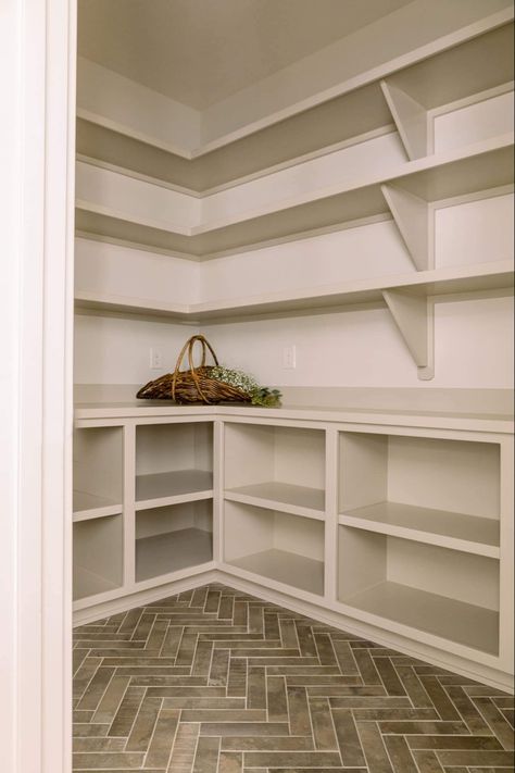 Butler Pantry Shelves, L Shape Pantry Shelves, 7x7 Pantry, L Shape Butlers Pantry, 6x6 Pantry, Walk In Pantry With Countertop, L Shaped Pantry, Closet Redesign, Diy Pantry Shelves