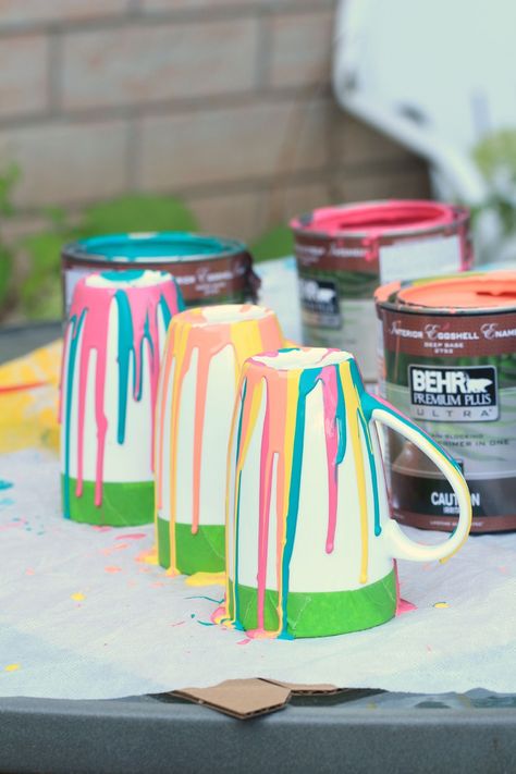 DIY Paint Drip Coffee Mugs inspired by the BEHR 2016 Color Trends Coffee Mugs Diy, Coffee Cup Crafts, Diy Christmas Mugs, Painted Coffee Cup, Mugs Diy, Coffee Mug Crafts, Coffee Cups Diy, Painted Coffee Mugs, Cup Decorating