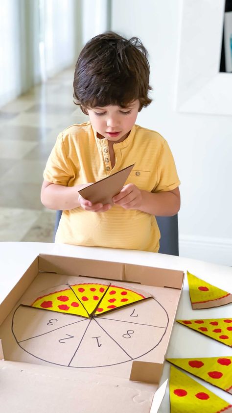 7daysofplay on Instagram: 🍕 COUNTING WITH PIZZA // Here’s a yummy way to play with counting and number recognition! 🤤 Some leftover cardboard and an old pizza box… Pizza Sensory Bin, Pizza Craft Preschool, Preschool Pizza, Pizza Activities, Pizza Box Crafts, Pizza Craft, Prek Activities, Dramatic Play Area, Pizza Art