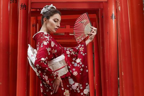 Kimono Photoshoot, Sensoji Temple, Beautiful Memories, Cultural Experience, The Frame, Japanese Culture, Kimono Fashion, Tokyo Japan, Fall Season