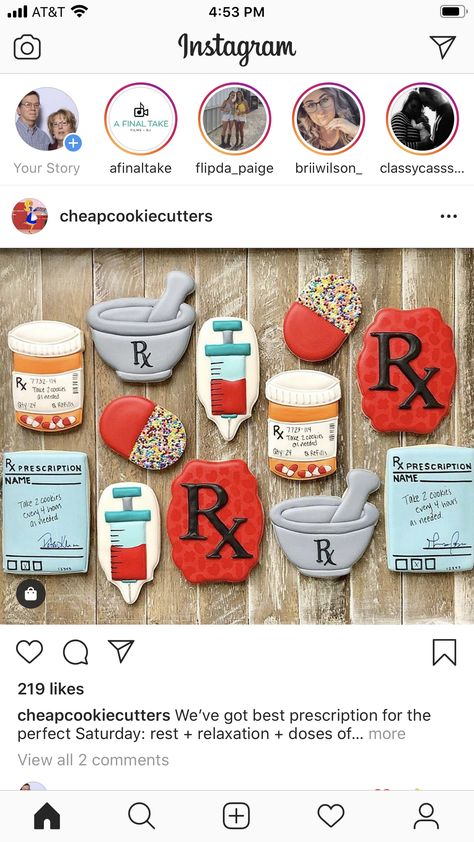 Nurse Practitioner Cookies, Pharmacy Cookies Decorated, Pharmacy Cookies, Nursing Cookies, Icing Cookies Tutorial, Retirement Cookies, Pharmacy Week, Pharmacy Graduation, Royal Cookies