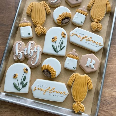 Baby Shower Cookies Neutral, Emily Perkins, Sunflower Cookies, Cookie Recipes Decorating, Royal Iced Cookies, Sunflower Baby Showers, Fancy Cupcakes, Cookie Decorating Party