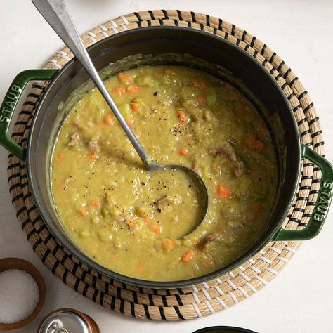 Old-Fashioned Split Pea Soup with Ham Bone Crockpot Split Pea And Ham Soup, Pea Soup Recipe With Ham Bone, Pea Soup With Ham Bone, Soup With Ham Bone, Best Split Pea Soup, Ham Bone Recipes, Split Pea And Ham Soup, Pea Soup With Ham, Ham Bone Soup