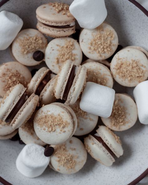 Macaron Filling, Macaron Cookies, French Macaron, Macaron Recipe, Marshmallow Fluff, French Macarons, S Mores, Vegetarian Chocolate, Chocolate Ganache