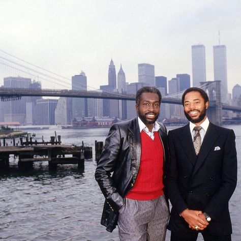 Earl "The Pearl" Monroe and Walt Clyde Frazier stylin in the Big Apple. Earl Monroe, Walt Frazier, Oscar Robertson, Michael Jordan Pictures, Nba New York, Nba Legends, Basketball Legends, Sports Figures, Fashion Icons