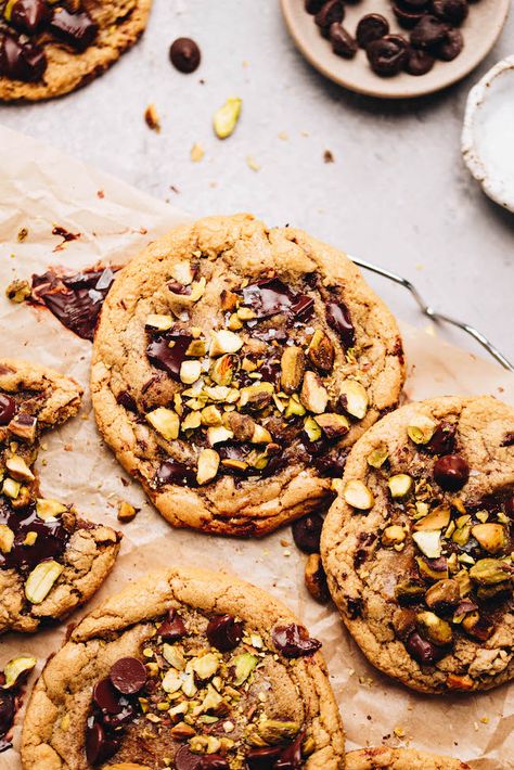 Soft and gooey pistachio olive oil chocolate chip cookies with shiny tops and the perfect crispy edges. Olive Oil Chocolate Chip Cookies, Oil Chocolate Chip Cookies, Olive Oil Cookies, Homemade Croissants, Olive Oil Butter, Chocolate Curls, Homemade Dough, Dark Chocolate Cakes, Chocolate Croissant