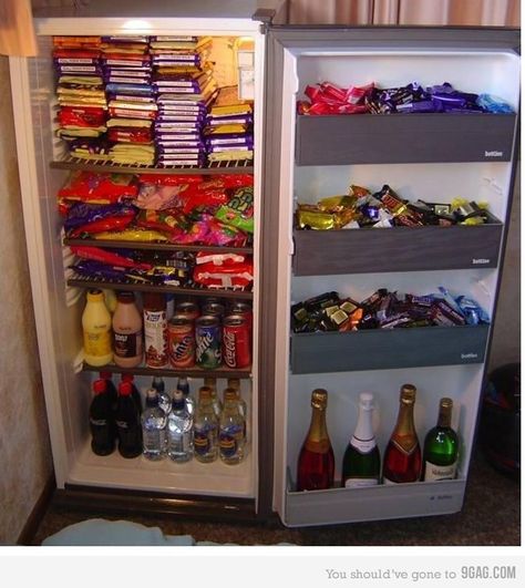 Mom went shopping.... (I want a mom like that) Dream Fridge, Junk Food Snacks, Kitchen Organization Pantry, Fridge Organization, Mini Fridge, Like A Boss, My New Room, Junk Food, Shoe Rack