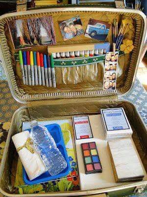 Vintage Art Supplies, Studio Drawing, Traveling Art, Babysitting Jobs, Travel Art Kit, Art Supplies Storage, Old Suitcases, Bird Designs, Vintage Suitcases