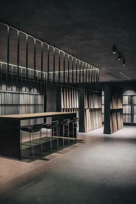 Héctor Esrawe / Esrawe studio, César Béjar, Jaime Navarro, Genevieve Lutkin · Grupo Arca · Divisare Marble Showroom Design, Ceramic Showroom, Merch Display, Marble Showroom, Fasad Design, Tiles Showroom, Store Concept, Showroom Display, Indoor Trees