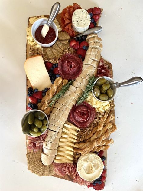 large charcuterie board design including cheese (boursin, gouda, cheddar, havarti), crackers, baguette, salami, pickles, olives, walnuts, berries, rosemary garnish. How to style a cheese board. Grazing board Char Board, Large Charcuterie Board, Charcuterie Board Wedding, Wedding Board, Charcuterie Board, Cheese Board, Dinner Party, Cheese