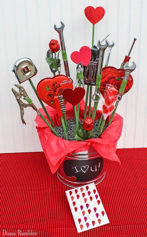 Man Tool Bouquet for Valentine�s Day Creative Valentines Day Ideas, Ratchet Tool, Easy Homemade Gifts, Bouquet Tutorial, Valentines Gift Bags, Easy Handmade Gifts, Candy Basket, Diy Gifts For Him, Best Gifts For Him