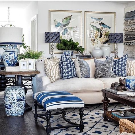 Classic Interior Design Living Room, Blue And Green Living Room, Blue And White Living Room, Blue Living Room Decor, Blue White Decor, Blue Home Decor, Living Room Green, Home Decor Living Room, Blue Living Room