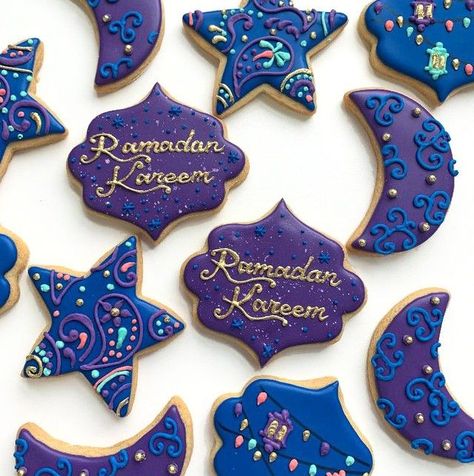 Ramadan Cookies Decorated, Ramadhan Decor, Eid Baking, Ramadan Cookies, Sugar Cookie Frosting Recipe, Eid Cookies, Cookie Frosting Recipe, Ramadan Sweets, Chand Raat