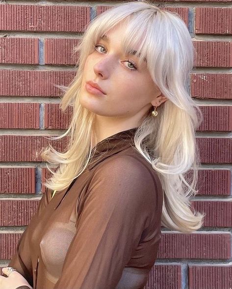 Avrey Ovard, Hairstyles List, Different Makeup Looks, Platinum Hair, Platinum Blonde Hair, Dye My Hair, Hair Inspo Color, Big Hair, Aesthetic Hair