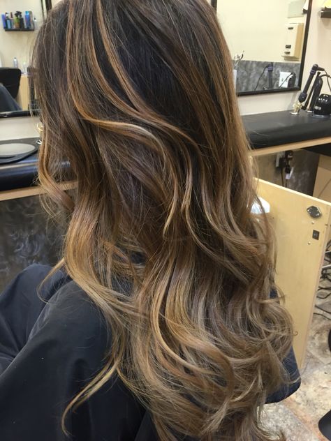 Carmel highlights Light Brown Hair Carmel Hilights, Carmel Highlights, Caramel Hair, Dye Ideas, Highlights Brown Hair, Haircut And Color, Hair Colours, Brown Hair With Highlights, Hair Fashion