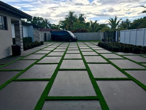 Artificial Grass Installation Project Ideas | Miami Artificial Lawns Golf Backyard Ideas, Turf Patio Ideas, Artificial Turf Front Yard, Turf Front Yard Ideas, Artificial Turf Around Pool, Artificial Turf Backyard Ideas, Turf Front Yard, Mulch Backyard, Turf Backyard Ideas