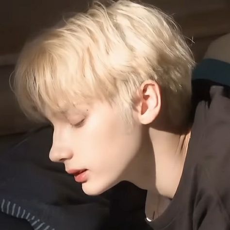 Heuning Kai Side Profile, Huengkai Txt, Txt Kai Icon, Heuning Kai, Txt Kai, Moa Diary, Dara Kpop, Huening Kai, My Heart Is Breaking