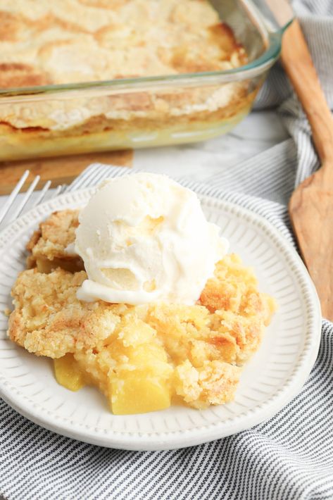 3 ingredient peach dump cake is a quick & easy dessert! I used canned peaches in their juice and top it with a box of cake mix and cubes of butter. Bake until golden and bubbly for a delicious sweet treat that everyone will enjoy. 2 Ingredient Cakes, Peach Dump Cake, Canned Fruits, Quick Easy Desserts, Peach Juice, Canned Peaches, Fruity Desserts, White Cake Mixes, Dump Cake Recipes