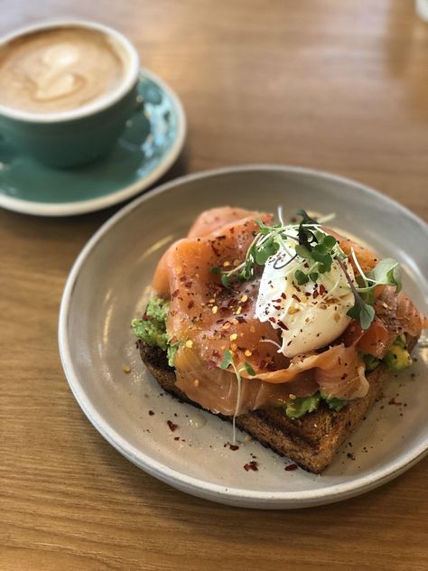 [I ate] Salmon avocado toast with poached egg on top Avocado Toast Salmon Egg, Eggs Benedict Salmon, Top Food Recipes, Toast Cream Cheese, Avocado Toast With Poached Egg, Salmon Avocado Toast, Salmon Poached, Cafe Idea, Salmon Eggs