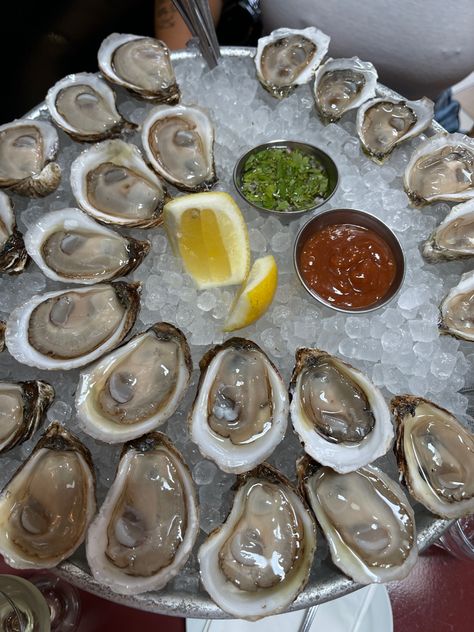 Oyster Bar Party, Oyster Ideas, Black People Food Recipes, Black People Food, Coastal Food, Oyster Shooter, Dinner Date Aesthetic, Seafood Party, Cape Cod Summer