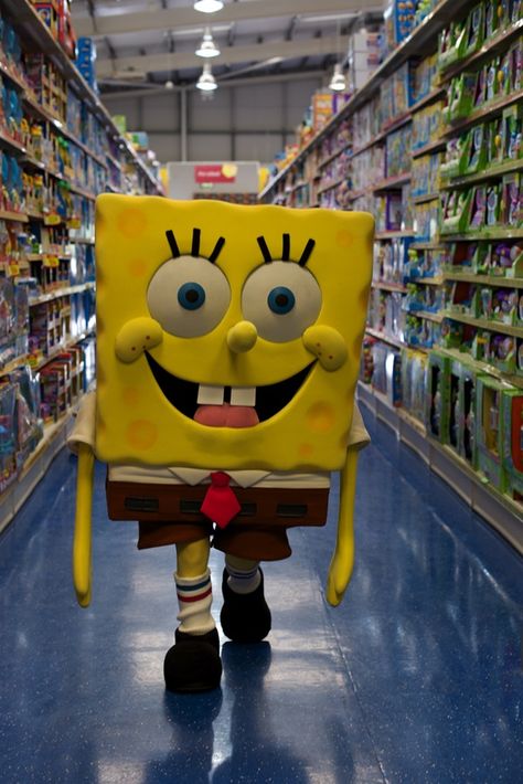 SpongeBob SquarePants at Smyths Toys Superstore in Friern Barnet Spongebob Toys, Spongebob Squarepants Toys, Lego Spongebob, Arctic Fox Hair Color, 4th Birthday Cakes, Nickelodeon Spongebob, Spongebob Funny, 90s Cartoons, Funny Costumes