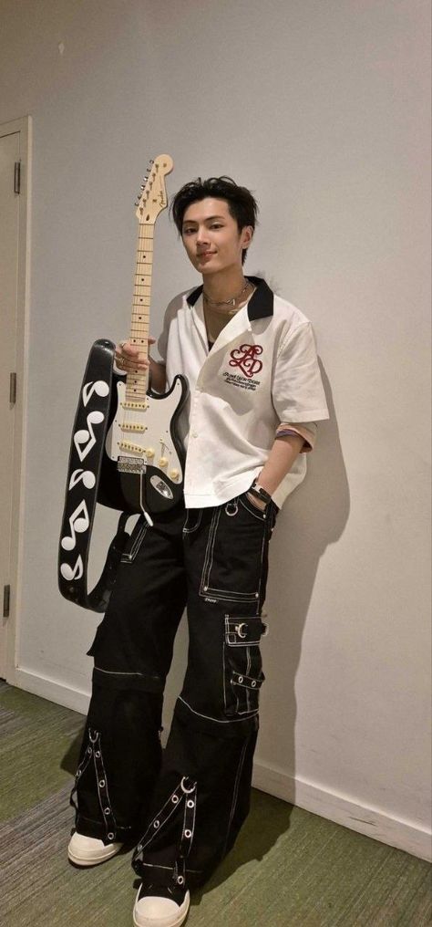 Enhypen Jay Guitar, Jay Enhypen Instagram, Jay With Guitar, Enyphen Jay, Jay Enhypen Outfits, Male Idol Outfits, Jay Park Wallpapers, Jay Enhypen Cute, Park Jay Enhypen